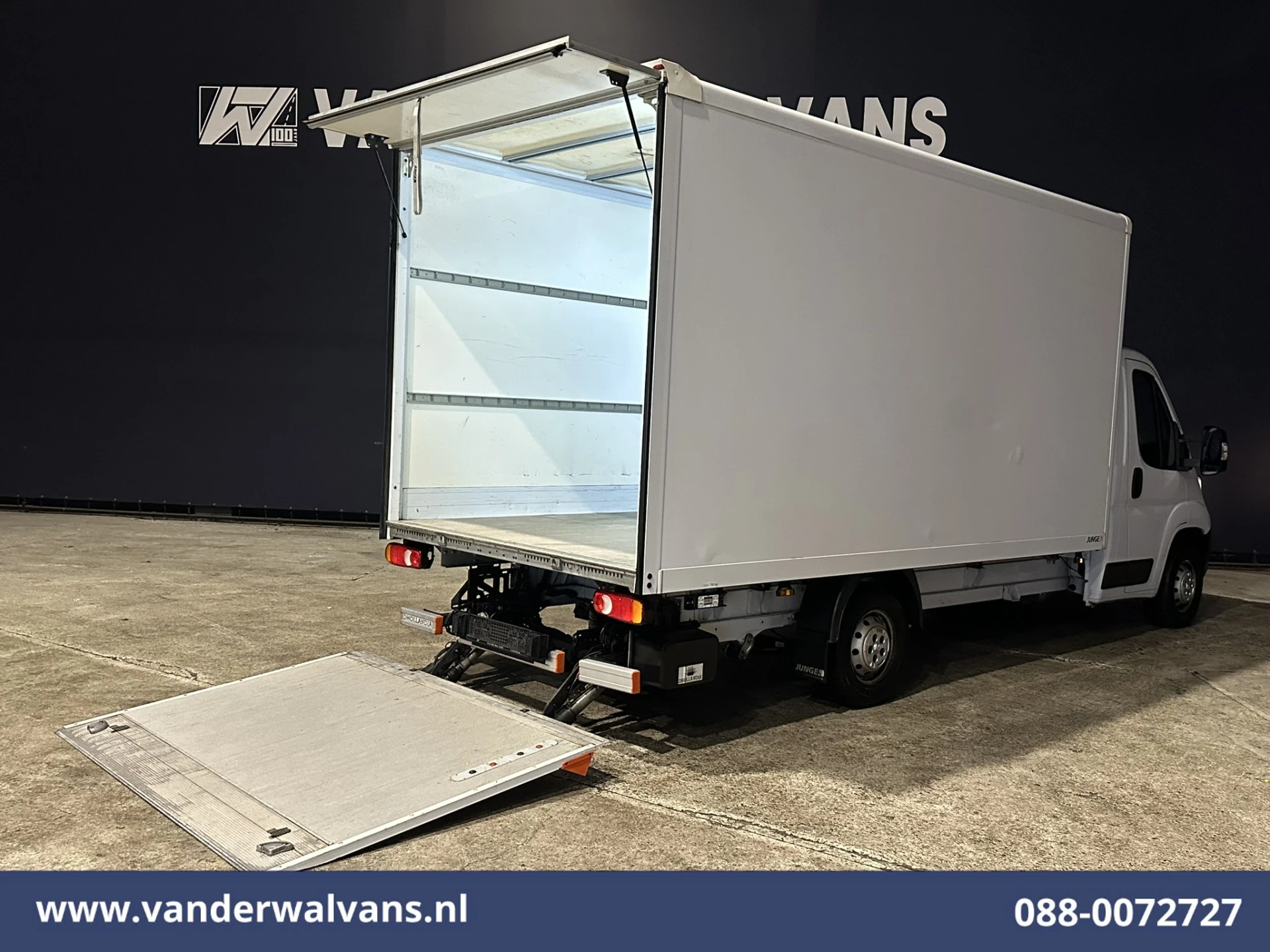 Peugeot Boxer 2022 - 2.2 BlueHDi 141pk Bakwagen 436cm Lang Laadklep Euro6 Airco | 1055kg laadvermogen | Camera image 3
