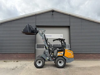 Giant G2700 HD+ minishovel 2025 €475 LEASE 2025 Bild 2 Miniaturansicht