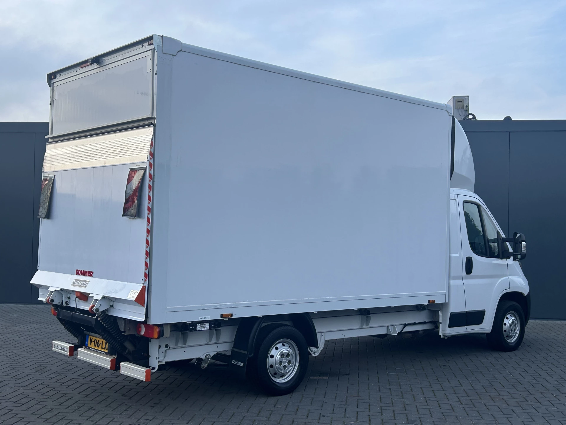 Opel Movano 2023 - 2.2 CDTi 141 PK / BAKWAGEN+KLEP / 1.050 KG LAADVERMOGEN / 1e EIG. / DHOLLANDIA LAADKLEP / AIRCO / CRUISE immagine 3