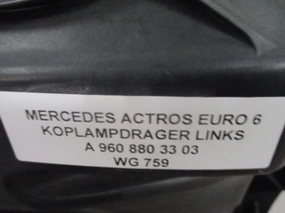 Mercedes-Benz 2013 - A 960 880 33 03 Actros Mp4 Koplampdrager Links Nieuw en gebruikt! afbeelding 2 miniatuur