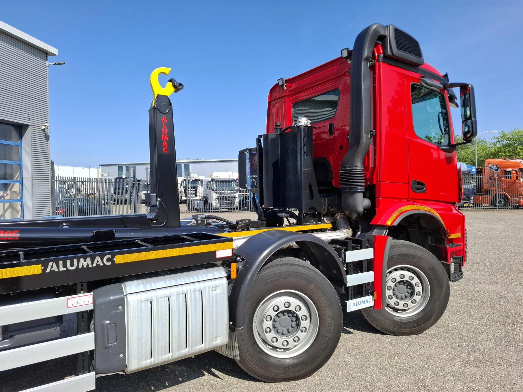 Mercedes-Benz Arocs 3242 2024 - / 8X4 / HIAB 25TON HOOKLIFT / !! 35539 KM!! / TOP CONDITION / BIG AXLE / FRIDGE / SMART TACHO / AUTOMATIC / EURO-6 / 2024 immagine 14