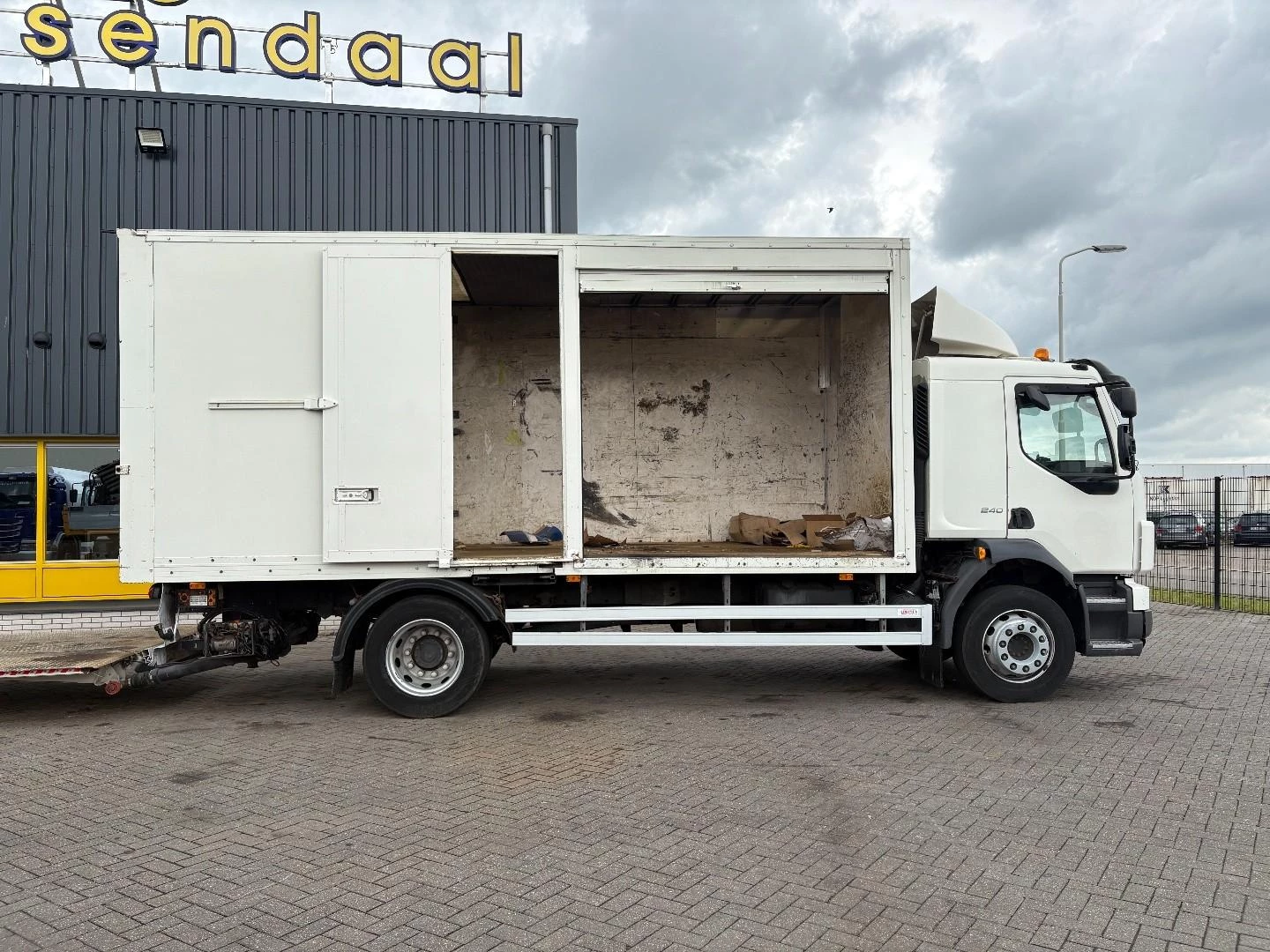 Volvo FL 2010 image 8