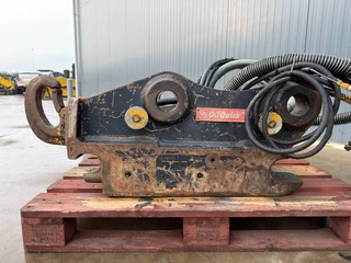 OilQuick N/A 2010 - OQ80 - M318D / M320F / M322D / 320D / 320E / 323D image 8