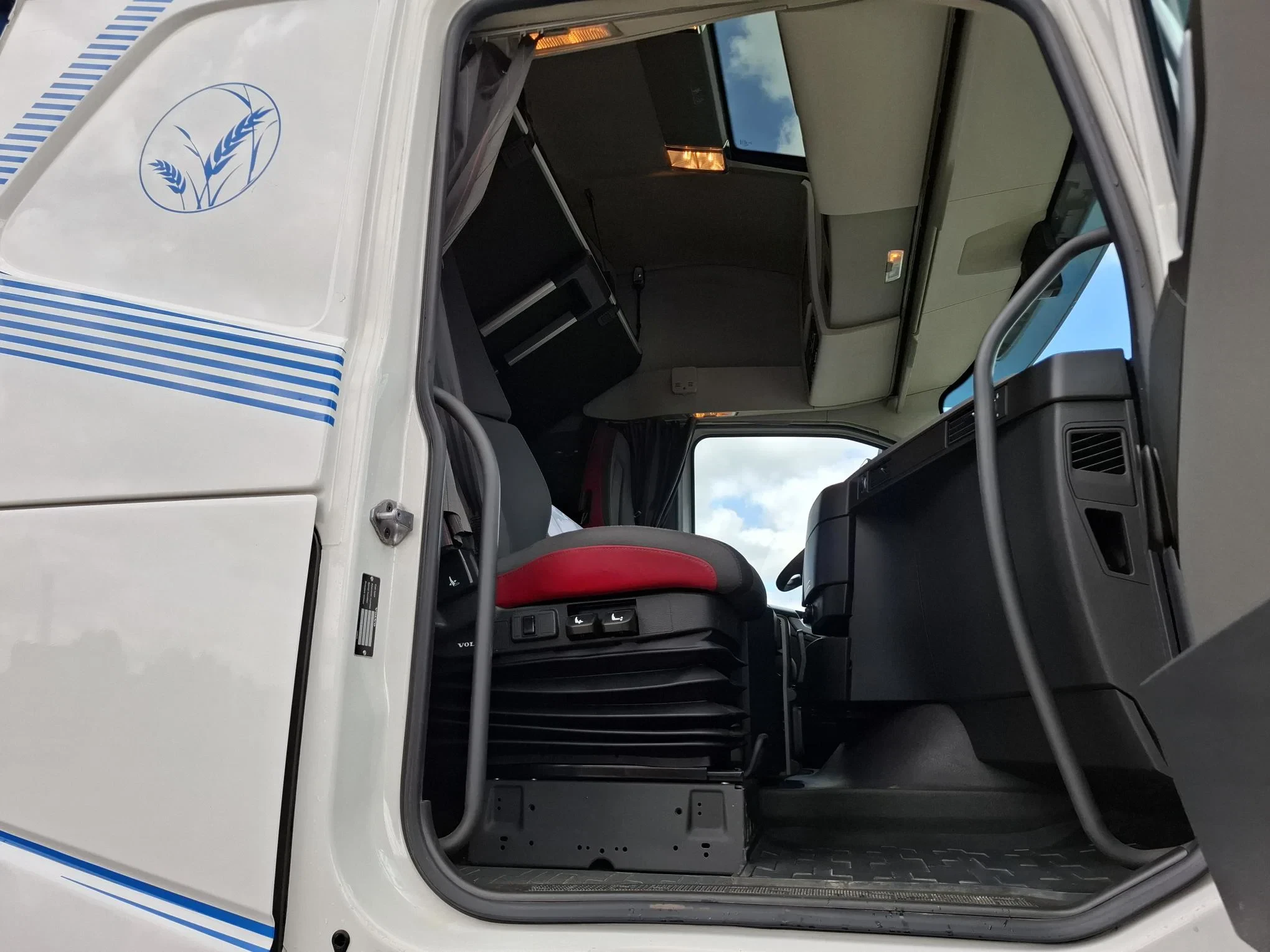 Volvo FH 2016 - FH4-460 / BDF SYSTEM / VEB+ / ACC / LWDS / FRIDGE / LIFT AXLE / AUTOMATIC / EURO-6 / 2016 afbeelding 26