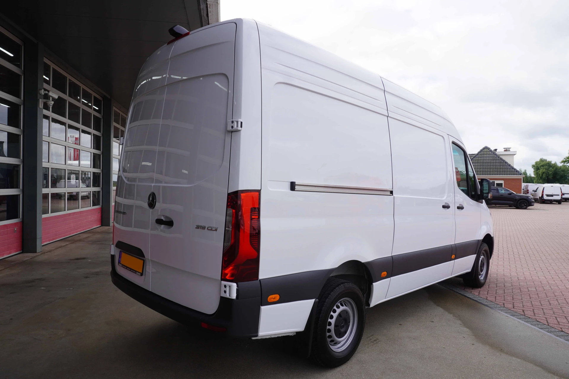 Mercedes-Benz Sprinter 2024 - 319 CDI 191PK L2H2 RWD Pro Automaat obrázek 4