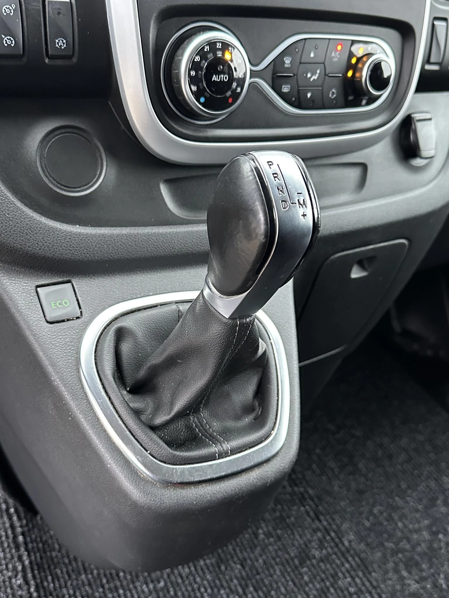 Renault Trafic 2021 - 2.0 dCi 145PK L2H1 DC Dubbele cabine automaat Bild 14