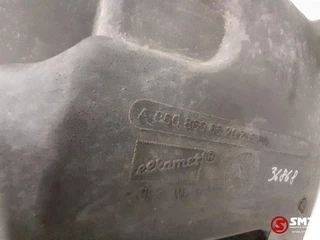Mercedes-Benz N/A 2017 - Occ ruitensproeiervloeistoftank + waterpomp Merced immagine 4