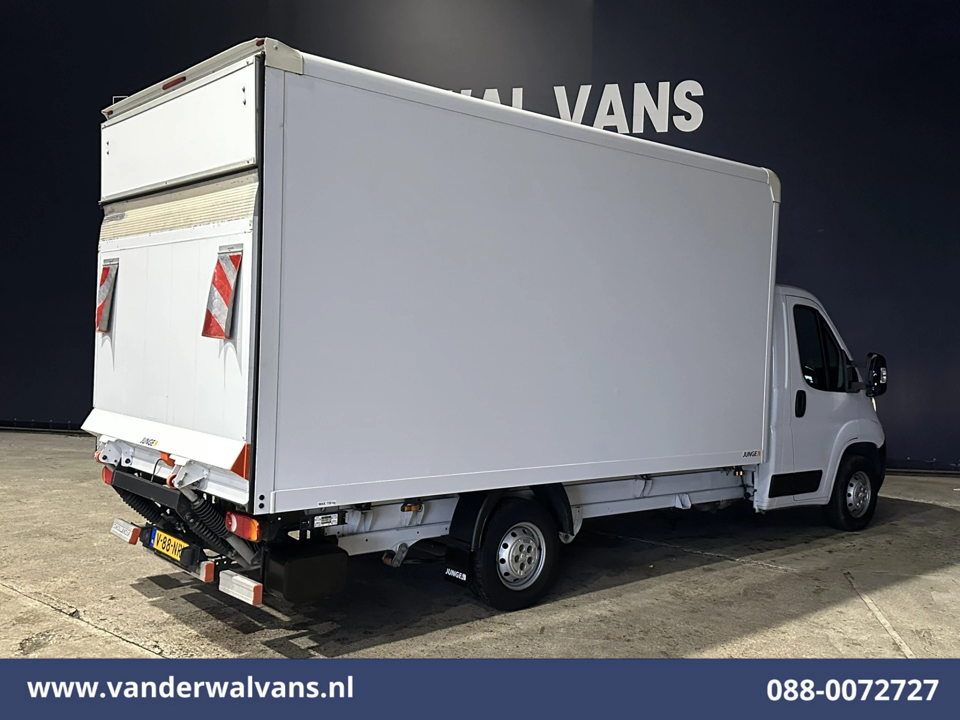 Peugeot Boxer 2022 - 2.2 BlueHDi 141pk Bakwagen 435cm Lang Laadklep Euro6 Airco | 1085kg laadvermogen | Cruisecontrol image 9