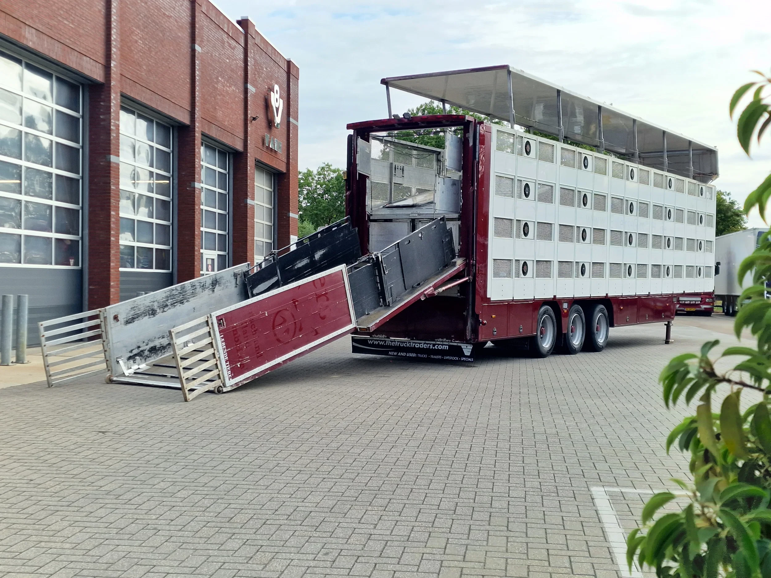 CUPPERS 2013 - 4 stock - new TUV - type 2 - lifting floors - lift / ramp afbeelding 16
