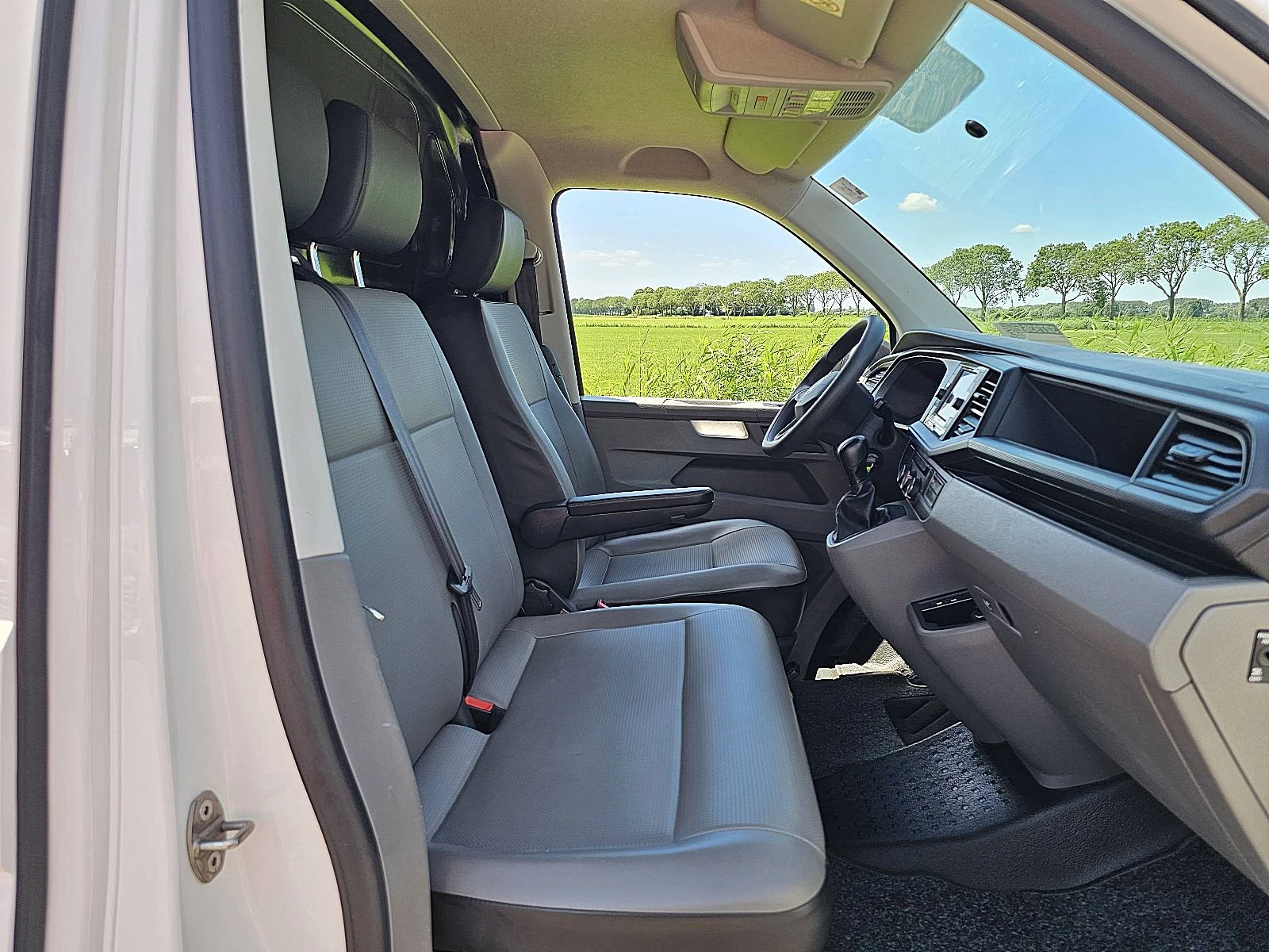 Volkswagen Transporter 2024 - 2.0 TDI изображение 7