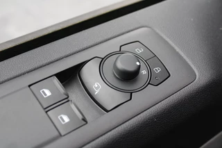 Ford Transit Custom 2024 - 320 2.0 TDCI L2H1 Trend 136pk - Carplay - Android - LED koplampen - Stoelverwarming - 70l tank - Rijklaar image 17