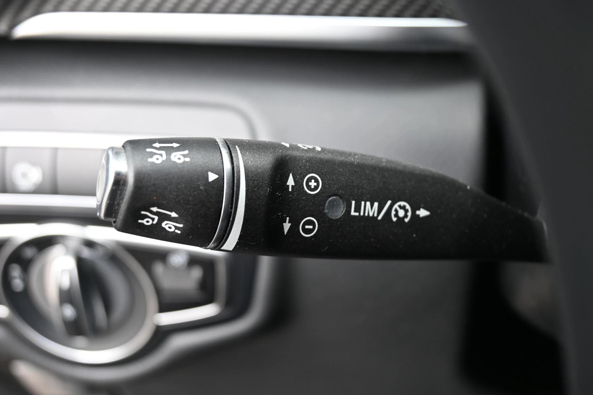 Mercedes-Benz V-Class 2024 - 300d 4-MATIC AMG DC Avantgarde zdjęcie 23