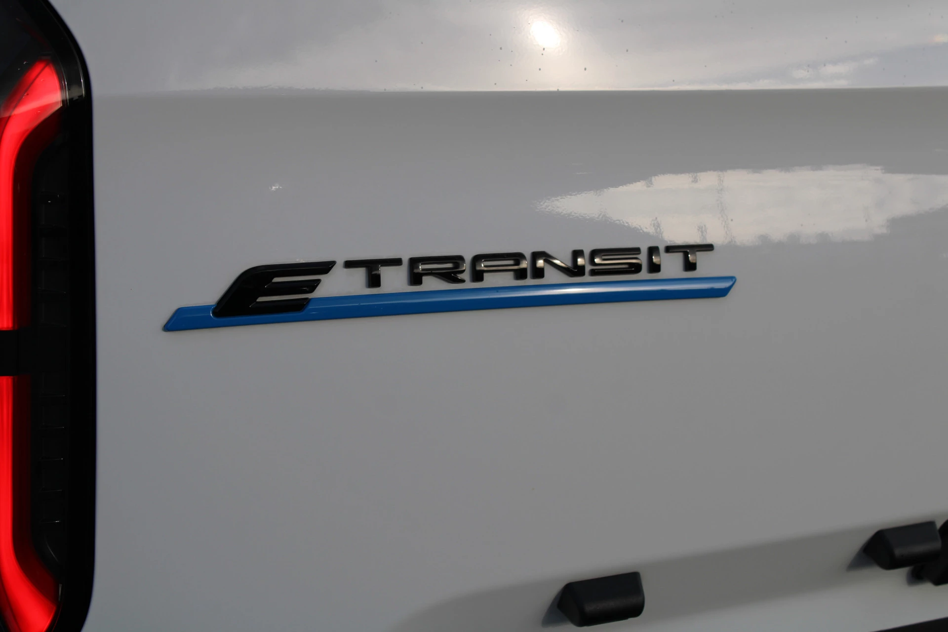 Ford E-Transit Custom 2025 - 340 L2H1 Limited 65 kWh 218pk - 2x Schuif - LED - 360 Camera - B&O - ACC - Navi - Stoel/Stuurverwarming - Rijklaar afbeelding 22