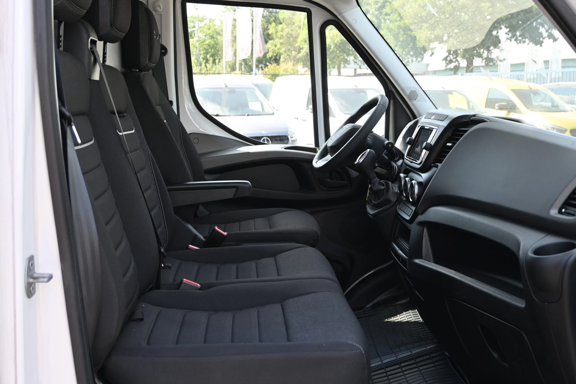 Iveco Daily 2024 - 35S18 L4H3 Maxi 3.0 180 pk Hi-Matic image 8