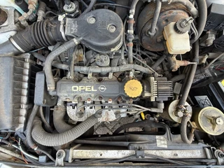 Opel Astra 1998 - 1.6i Edition bj.1998 Invalide aanp|Apk 6-2027. afbeelding 13