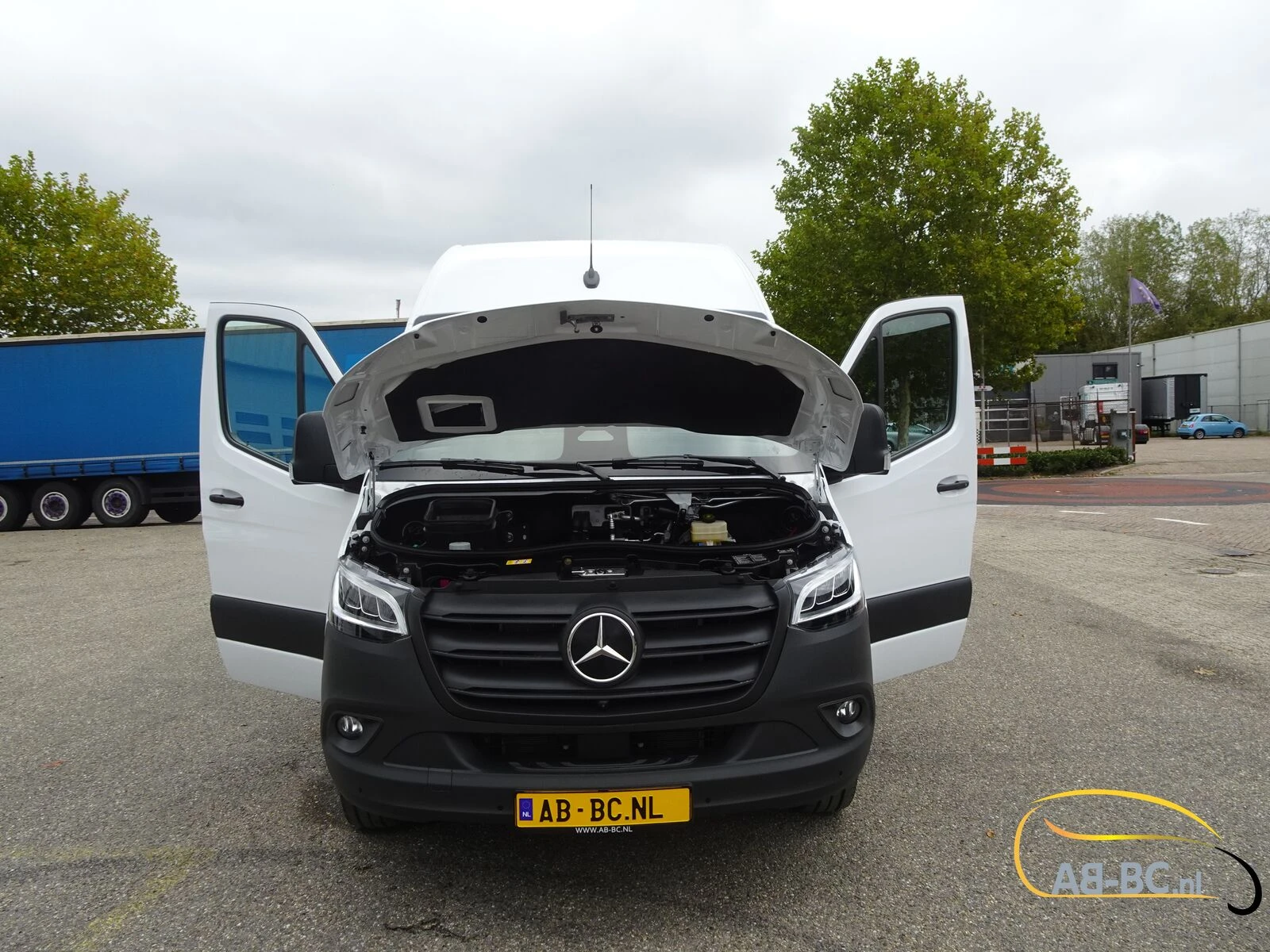 Mercedes-Benz eSprinter - 17 Seats Electric Range: 465 km Bild 12