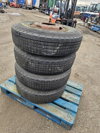 PIRELLI FR 12 825/R 15 | LOWLOADER TIRES. 1990 - N/A obrazek 4