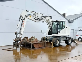 Liebherr 2012 - A914 Compact - Triple Boom / Many extra attachment immagine 2 miniatura