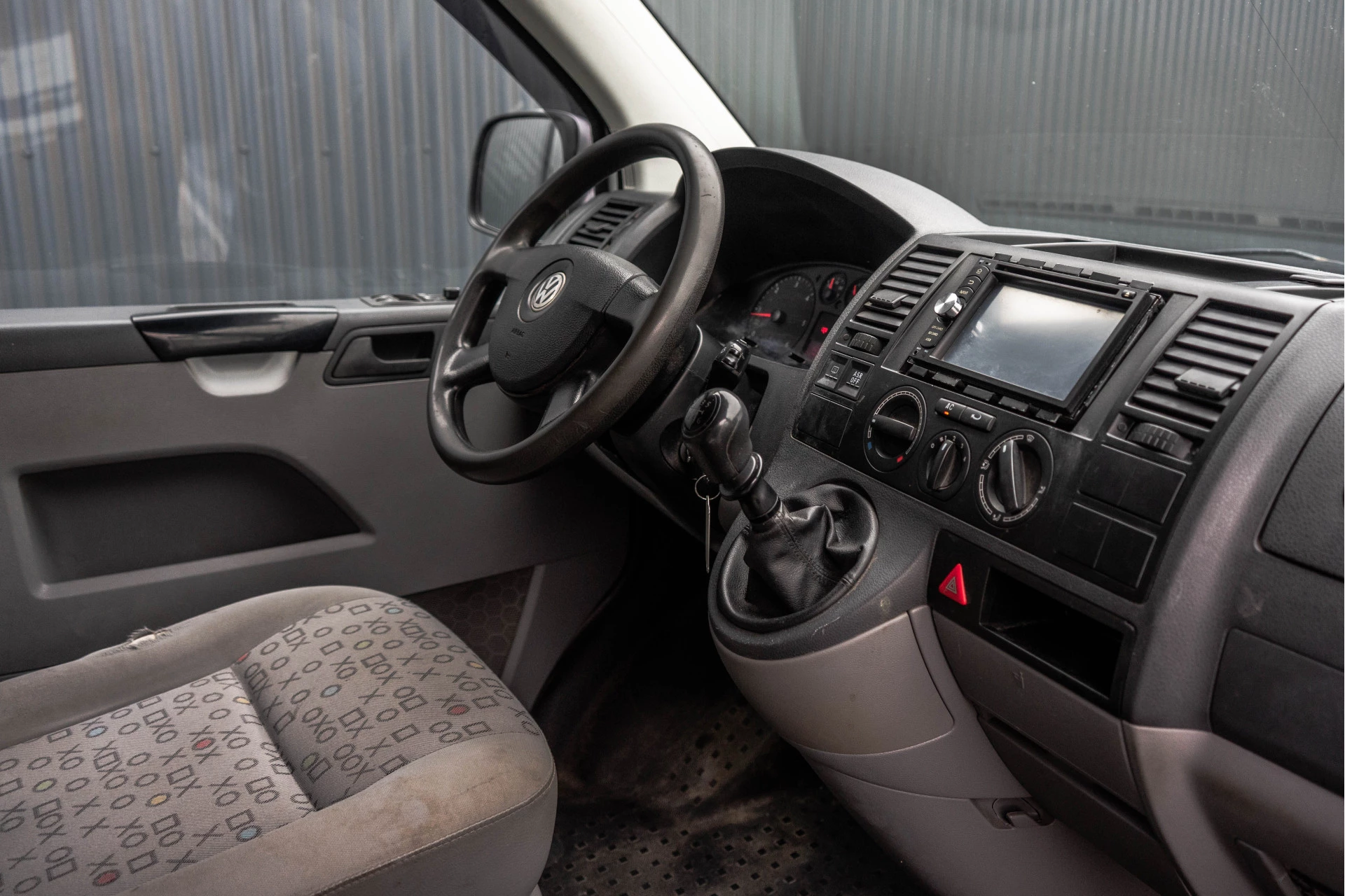 Volkswagen Transporter 2008 - T5 2.5 TDI 340 L2H1 | 174 PK | Navi | Airco | Trekhaak Bild 2