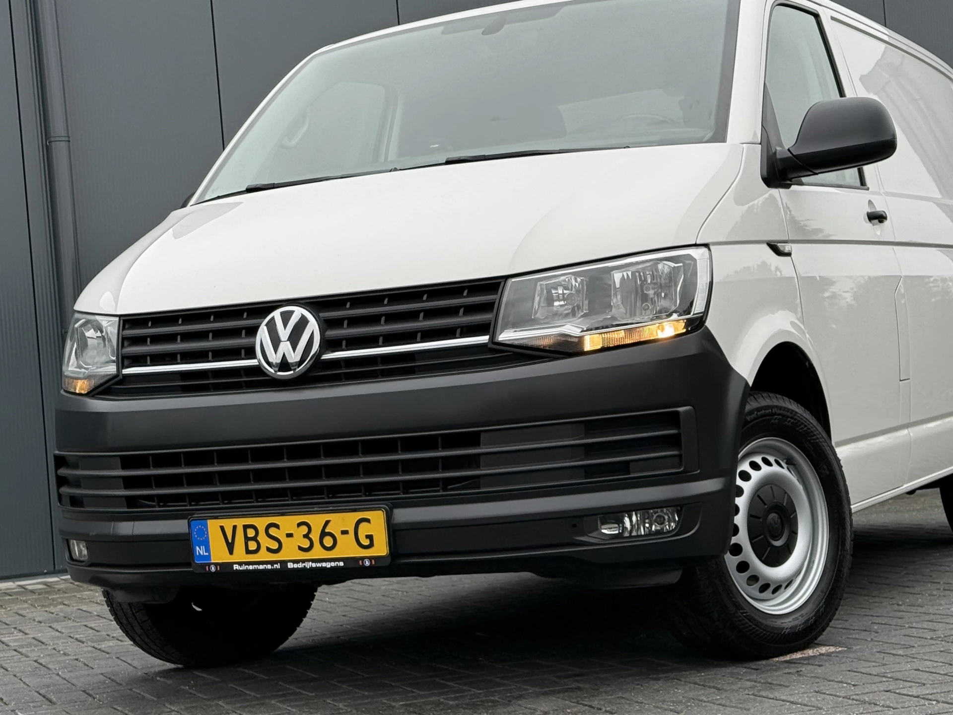 Volkswagen Transporter 2019 - 2.0 TDI 102 PK / L1H1 / 1e EIG. / ACHTERKLEP / AIRCO / CRUISE / CAMERA / VERWARMDE VOORRUIT obrázek 20
