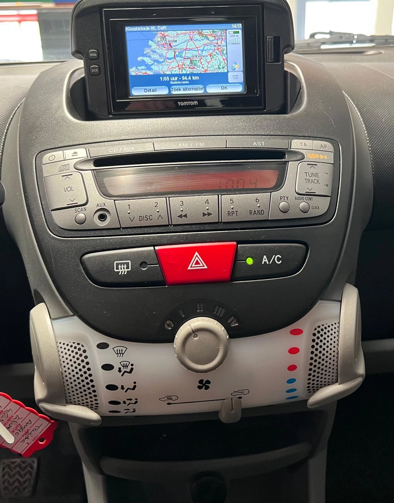 Toyota Aygo 2011 - 1.0-12V Comfort 2e Eigenaar - NAP - Navigatie - Airco afbeelding 16