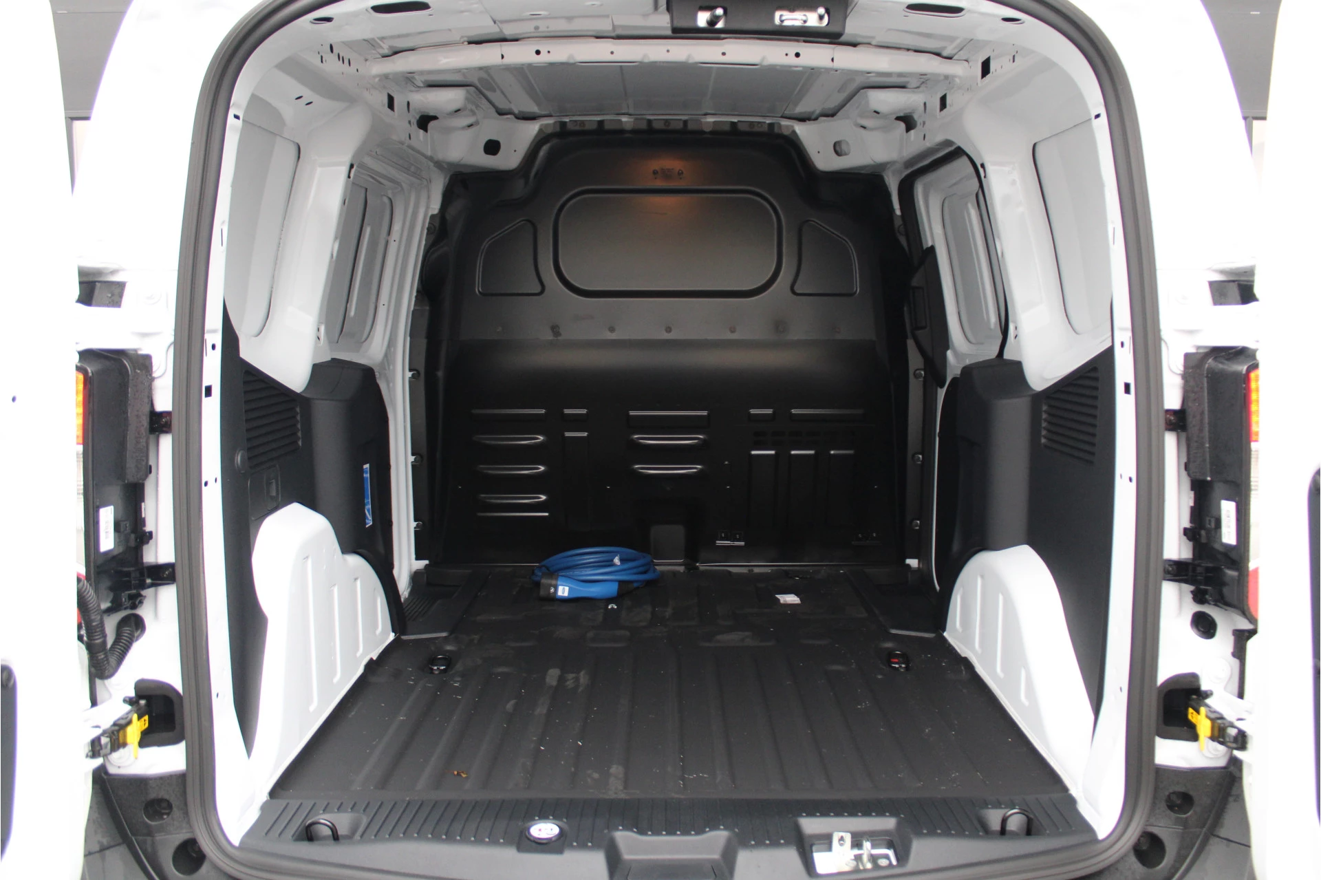 Ford E-Transit Courier 2025 - Trend 44 kWh 136pk - Stoel/Stuurverwarming - Camera - Cruise - Carplay/Android - Rijklaar obrázek 11