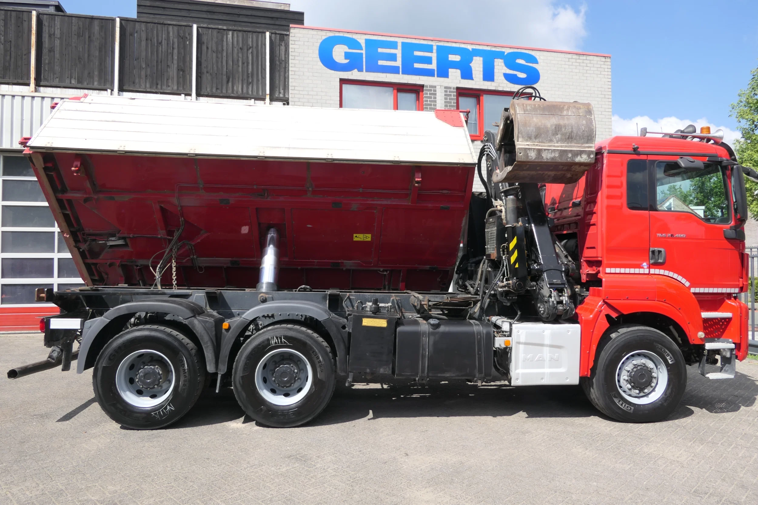 MAN TGS 2014 - 26.480 | 6X6 | 2 Side Tipper + Hydraulic dust cover | PALFINGER Q170Z84TI + Easy fold | 665130Km | 2014 | Full Steel | Drum brakes | Trailer coupling | TUV/MOT/APK 08-2026 | NL-Truck afbeelding 12
