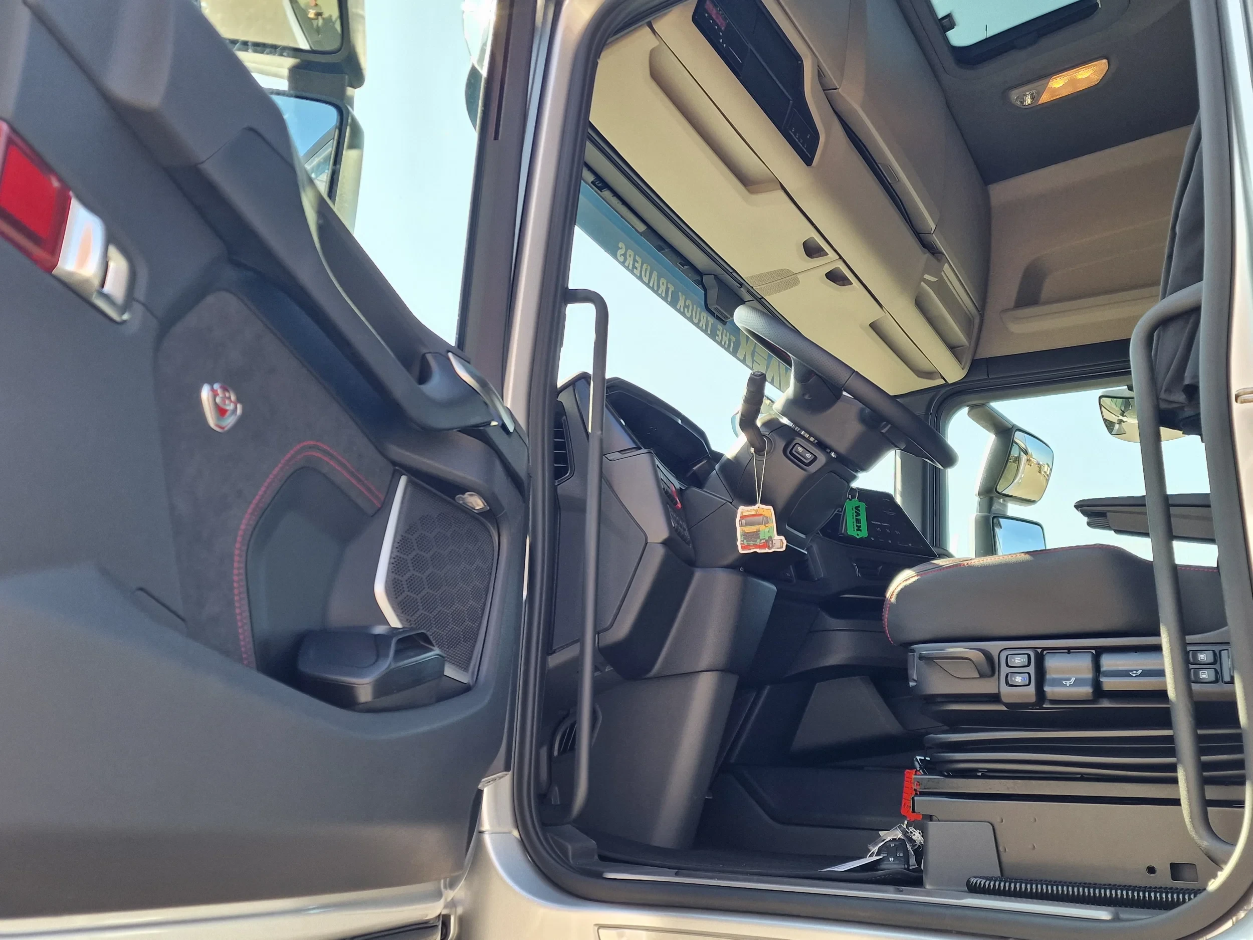 Scania R 2026 - R590 V8 NGS Highline 6x2 - NEW - 2.95WB - Retarder - Night clima - Leather - Alloy immagine 9