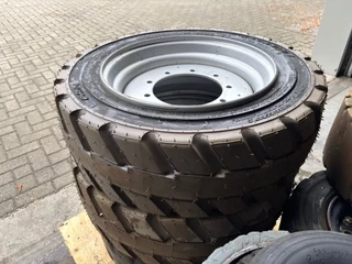JLG N/A - E450AJ, OTR IN240/ 55D17.5 UNUSED solid tires + rims (set of 2) image 3