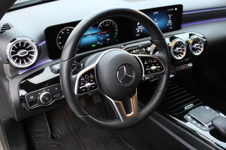 Mercedes-Benz A-Class 2020 - 250e AUT8 Premium LEDER CARPLAY WIDESCREEN SFEER CAMERA изображение 20