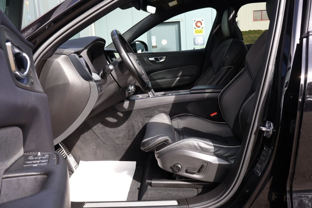 Volvo XC60 2022 - 2.0 B4 Aut. R-DESIGN / Panorama dak / Volleder imagen 12