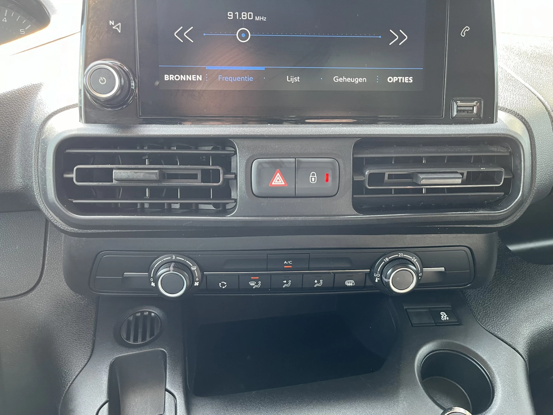 Peugeot Partner 2019 - 1.6 BlueHDI Premium Euro 6 Bild 9
