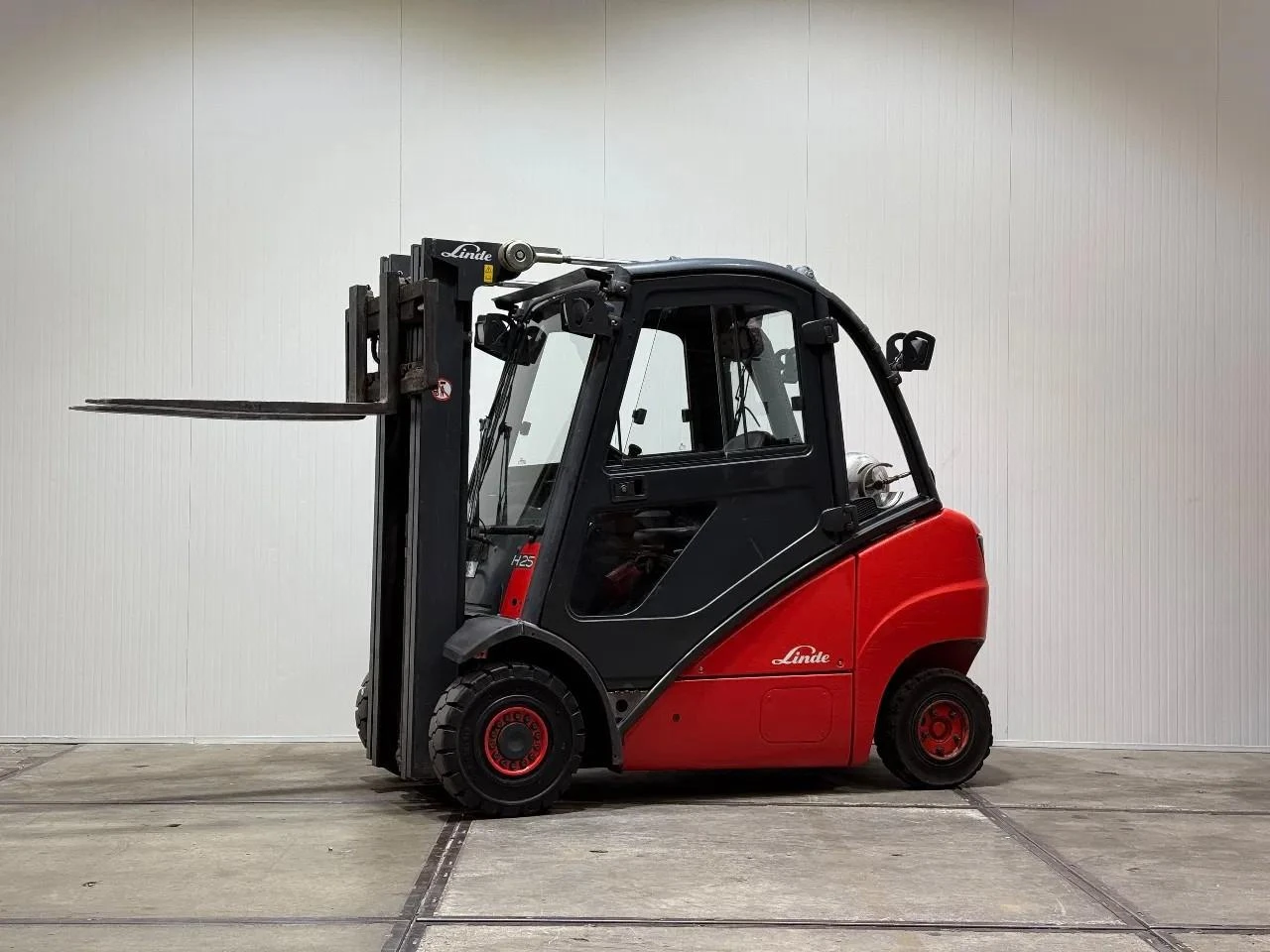 Linde H25 triplex sideshift freelift 2006 image 1
