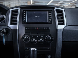 Jeep Grand Cherokee 2009 - 6.1 V8 Hemi SRT-8 | Youngtimer! obrazek 17