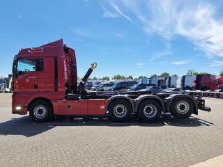 MAN TGX 2018 - 35.500 8x4*4 - Hyva Hooklift - Custom interior - Steering axle rear - Euro 6 image 6