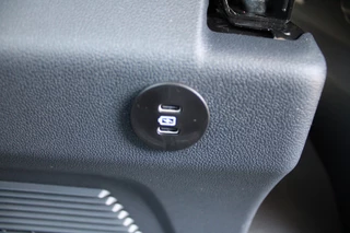 Ford Transit Custom 2024 - 320 2.0 TDCI L2H1 Trend DC 136pk - Carplay - Android - Camera - Trekhaak - LED koplampen - Stoelverwarming - Draadloos laden - Rijklaar imagem 35