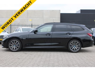 BMW 3 Series 2022 - Touring 330e High Executive M-SPORT PANORAMADAK MEMORY KEY-LESS CAMERA CARPLAY bild 3