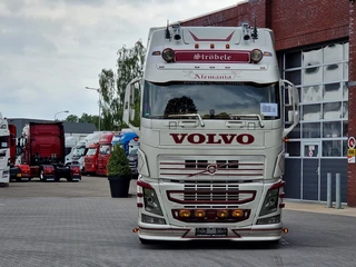 Volvo FH 2017 - 13.500 Globetrotter XL 4x2 - Show truck - Retarder - Custom interior - I parkcool afbeelding 2 miniatuur