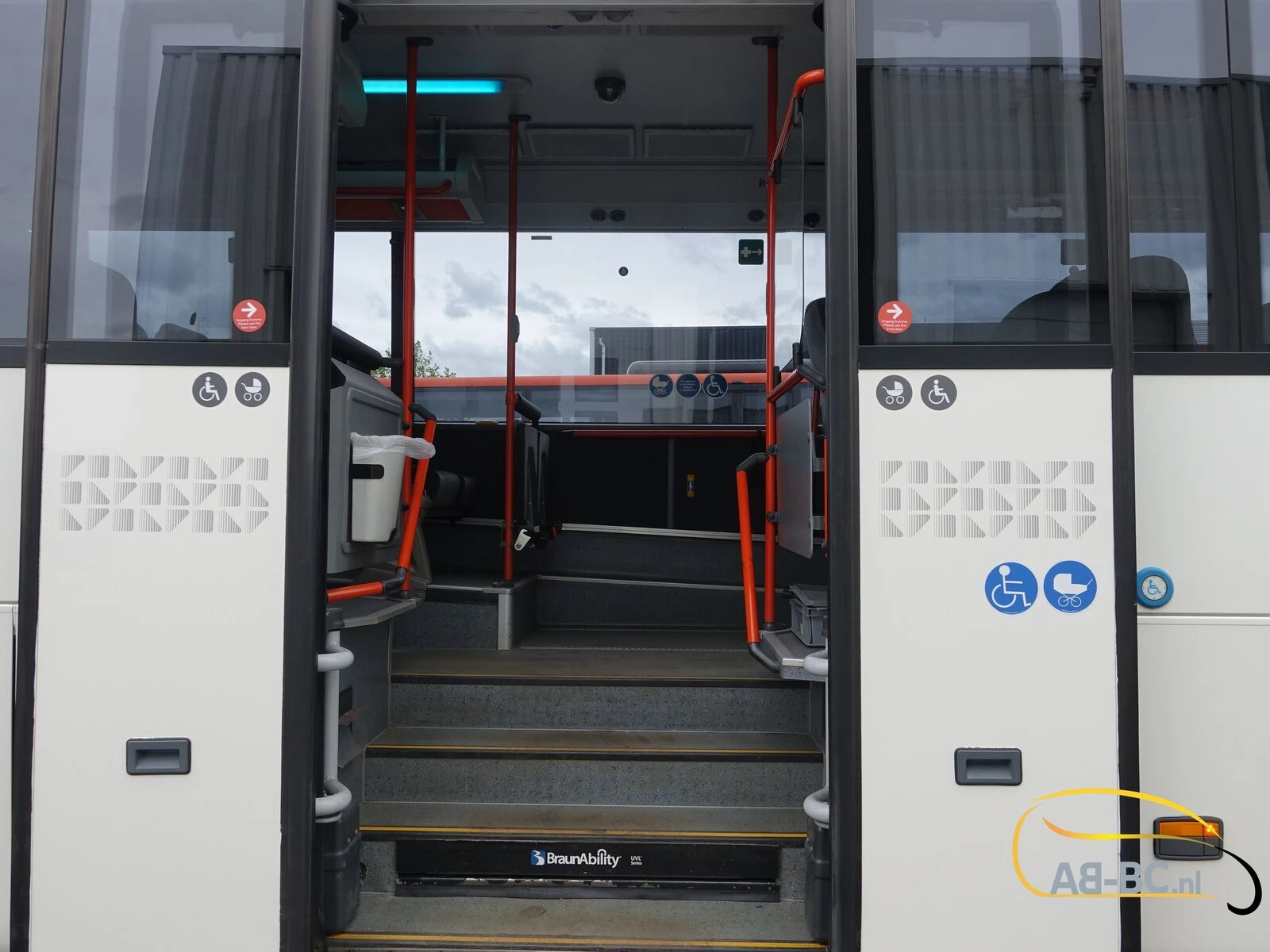 Mercedes-Benz Intouro 49 Seats Liftbus EURO 6 2016 image 35