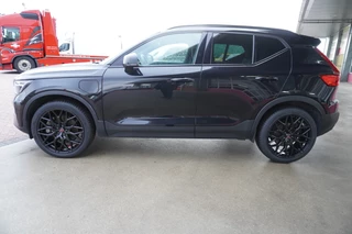 Volvo XC40 2023 - 1.5 T4 Recharge Dark Plus Hybride 20"Licht metalen velgen bild 7
