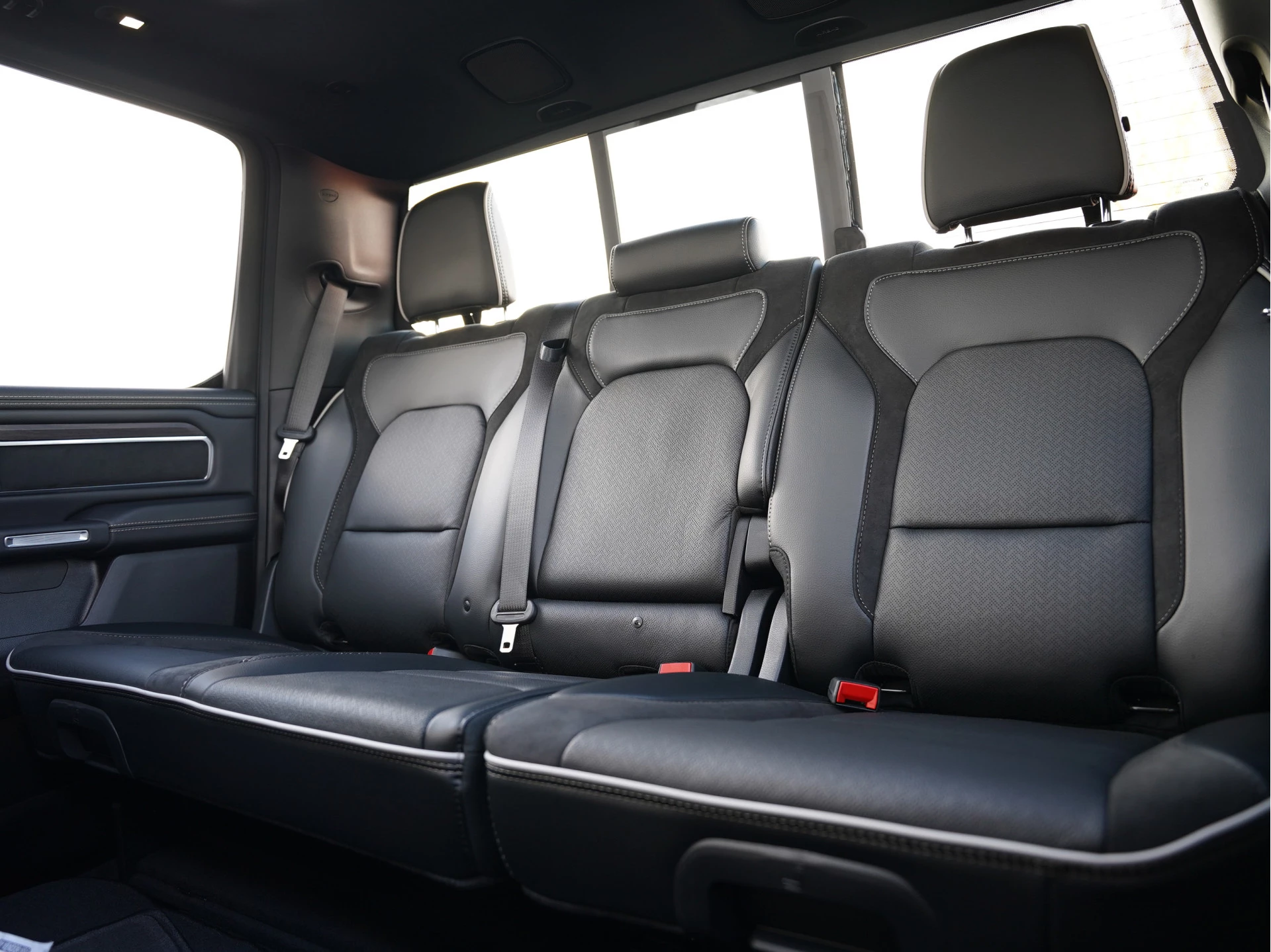 Dodge Ram 1500 2024 - Laramie Night SST Hurricane 426pk afbeelding 22