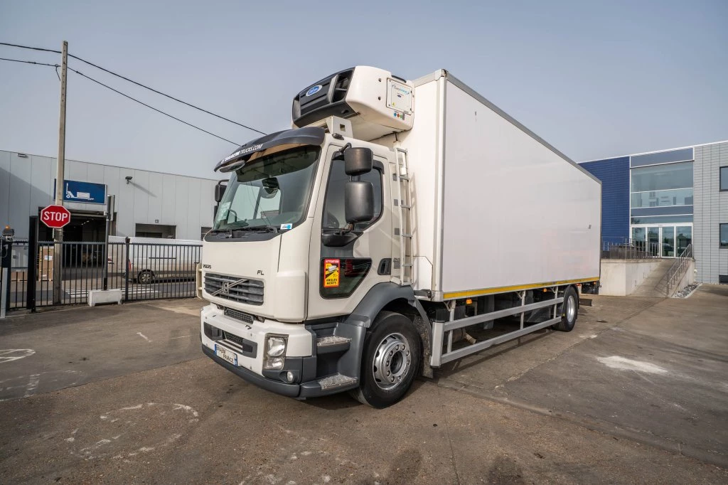 Volvo 2013 - FLH 290 +CARRIER imagem 1