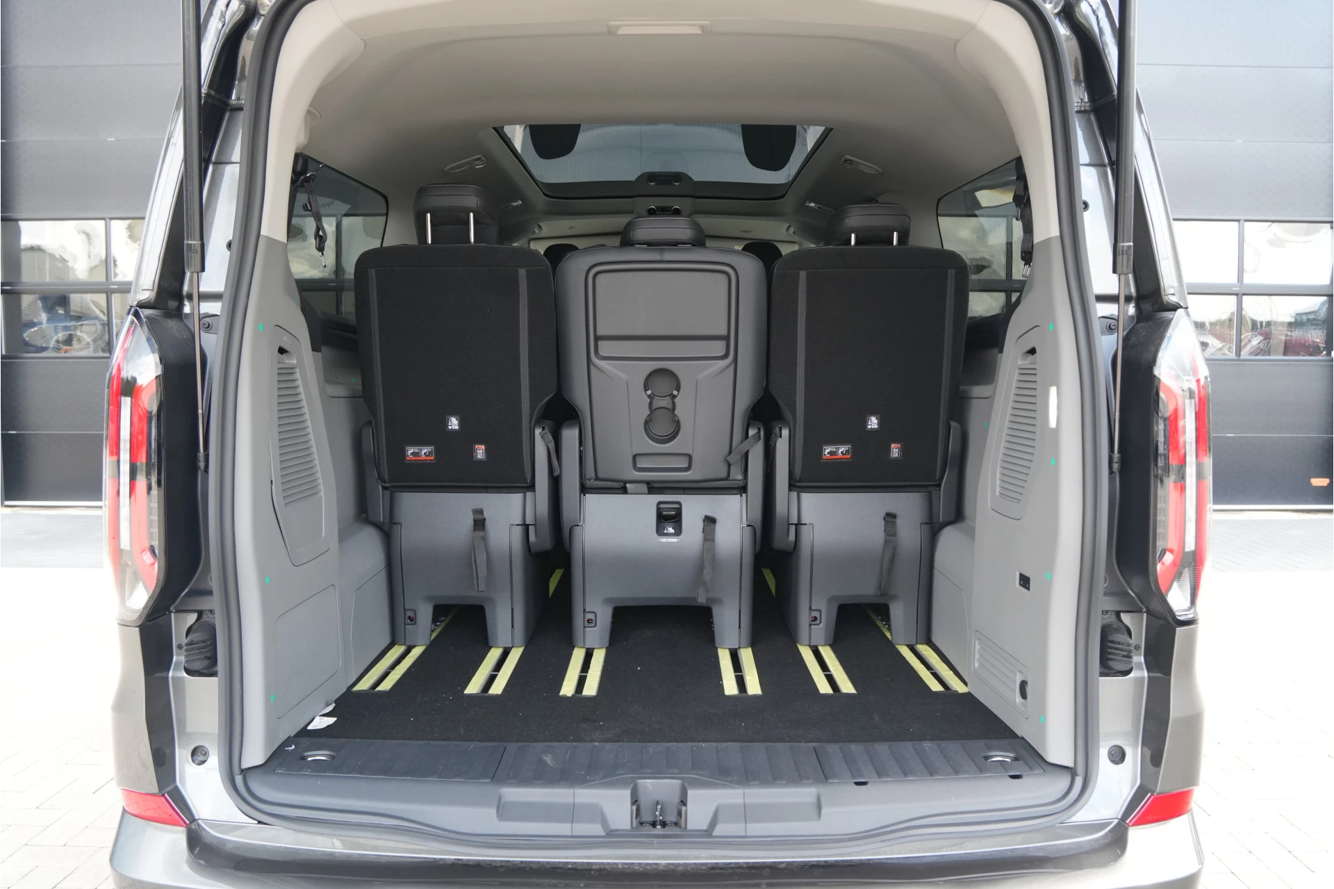 Ford Tourneo Custom 2026 - 340 2.5 PHEV L2H1 Titanium X 232pk | ACC | Pano | B&O | Elek. schuifdeuren | 360 camera | Elek-Trekhaak | Prijs excl. BTW | Rijklaar afbeelding 11