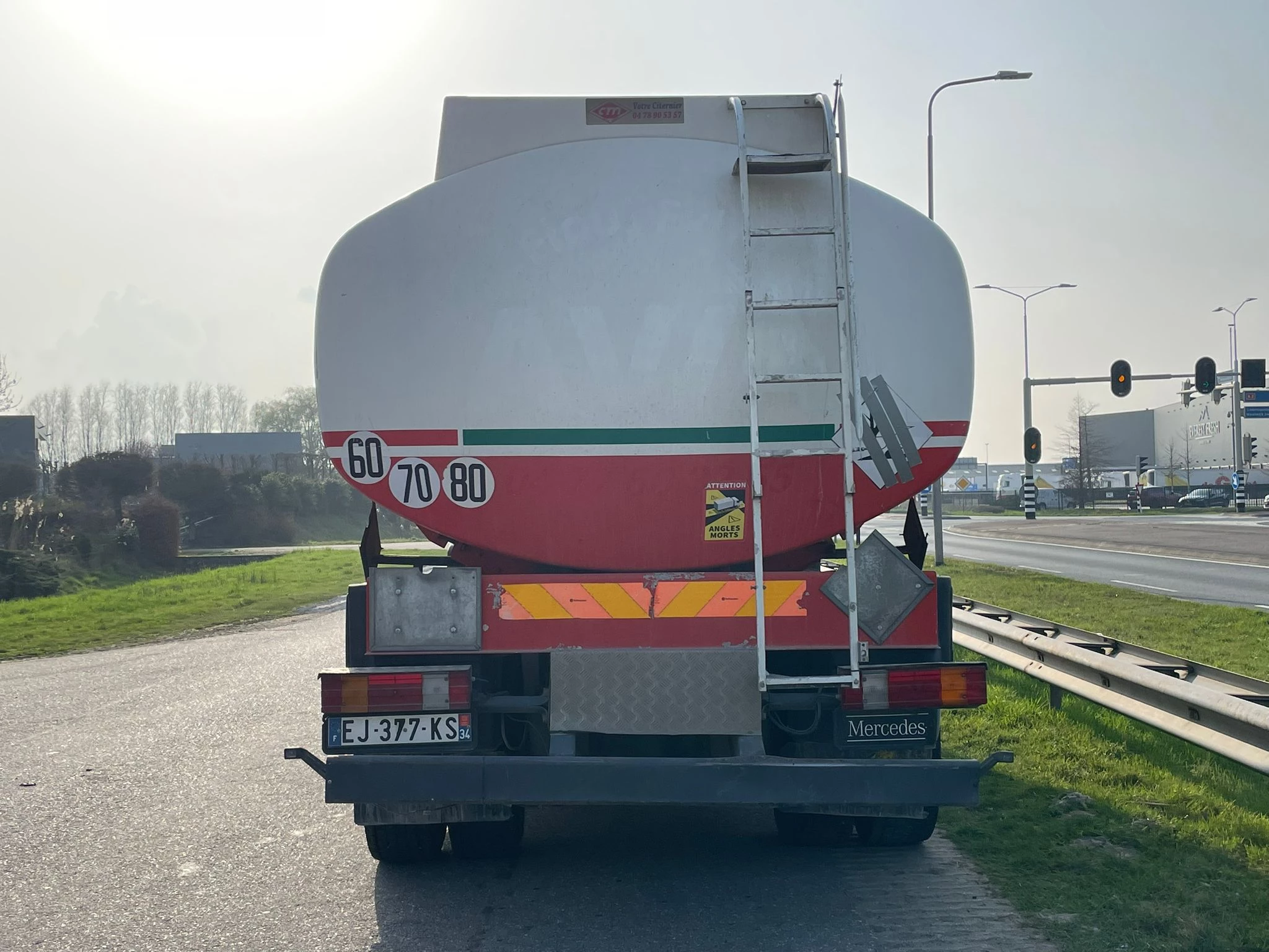 Mercedes-Benz Axor 1829 13.500L Fuel Truck 2007 imagem 4