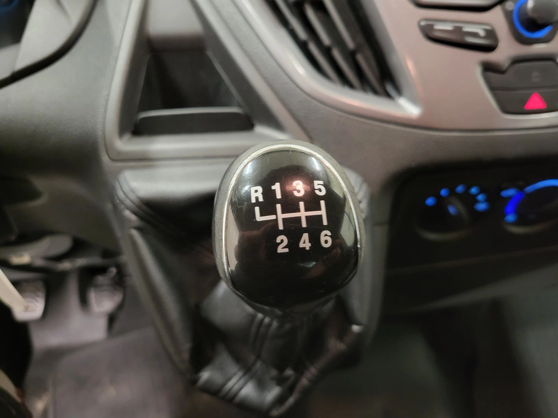Ford Transit Custom 2013 - 2.2TDCI L2/H1 Dubbele Cabine Apk tot 19-11-2026! image 11