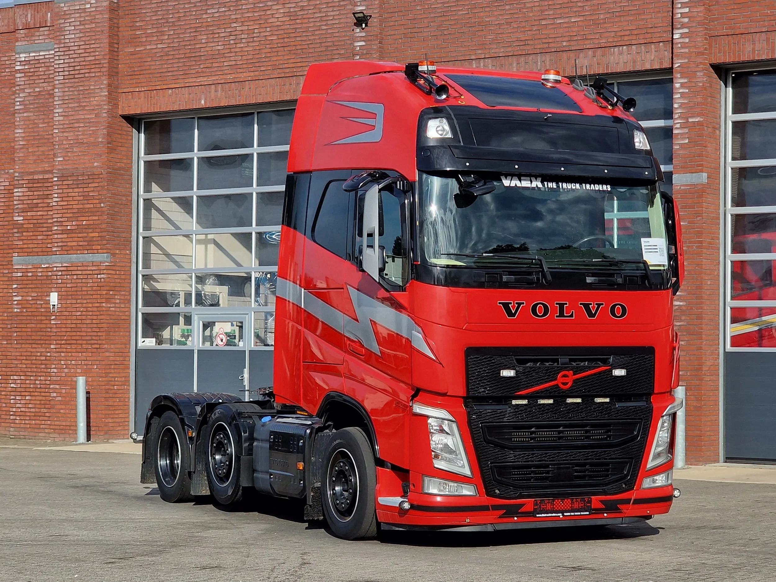 Volvo FH 2018 - 13.500 Globetrotter XL 6x2/4 - Full air - I parkcool - Steering axle afbeelding 1