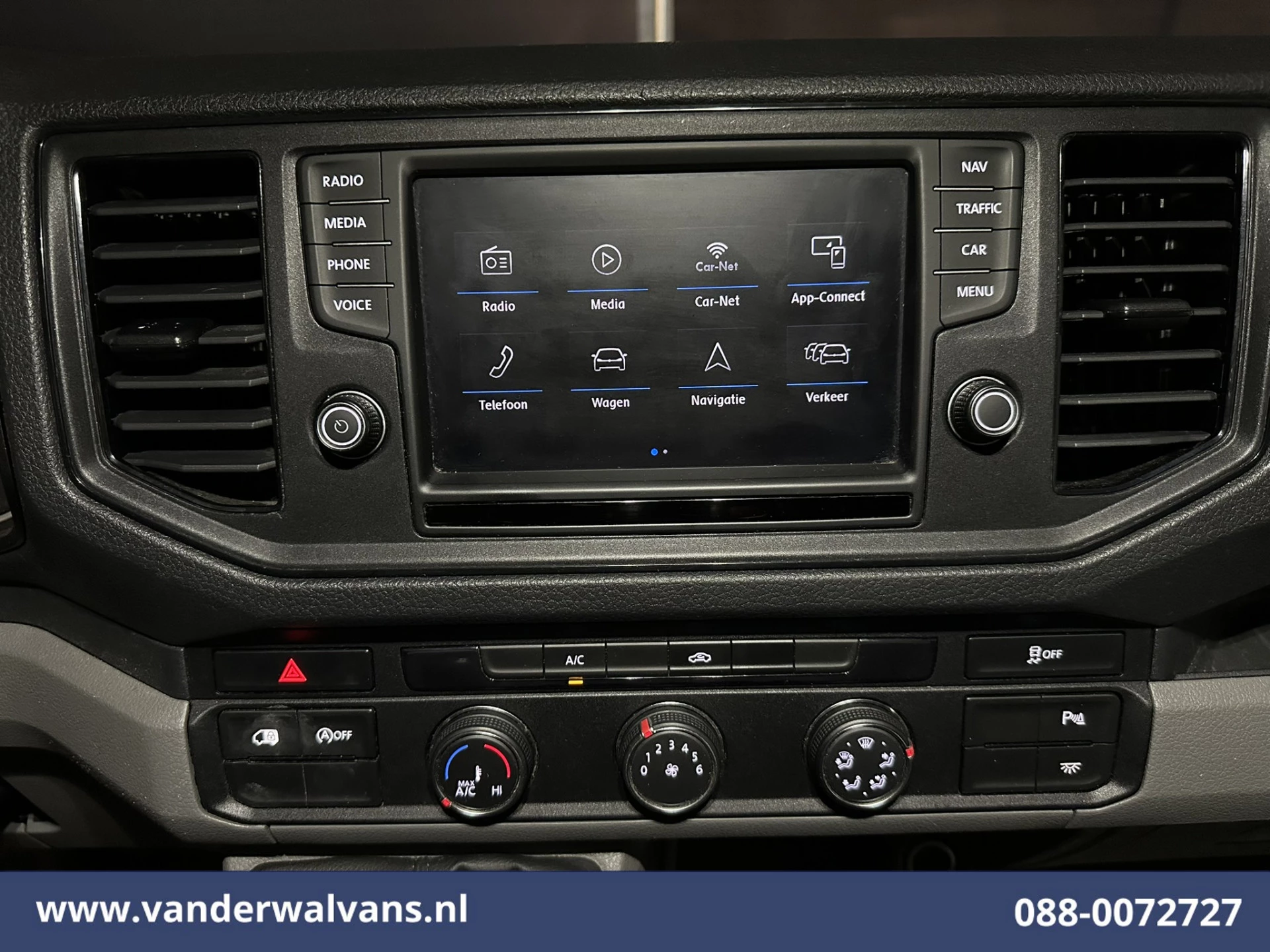 Volkswagen Crafter 2019 - 2.0 TDI 140 pk L3H3 L2H2 Euro6 Airco | Camera | Navigatie | Apple Carplay | Massagestoel image 18