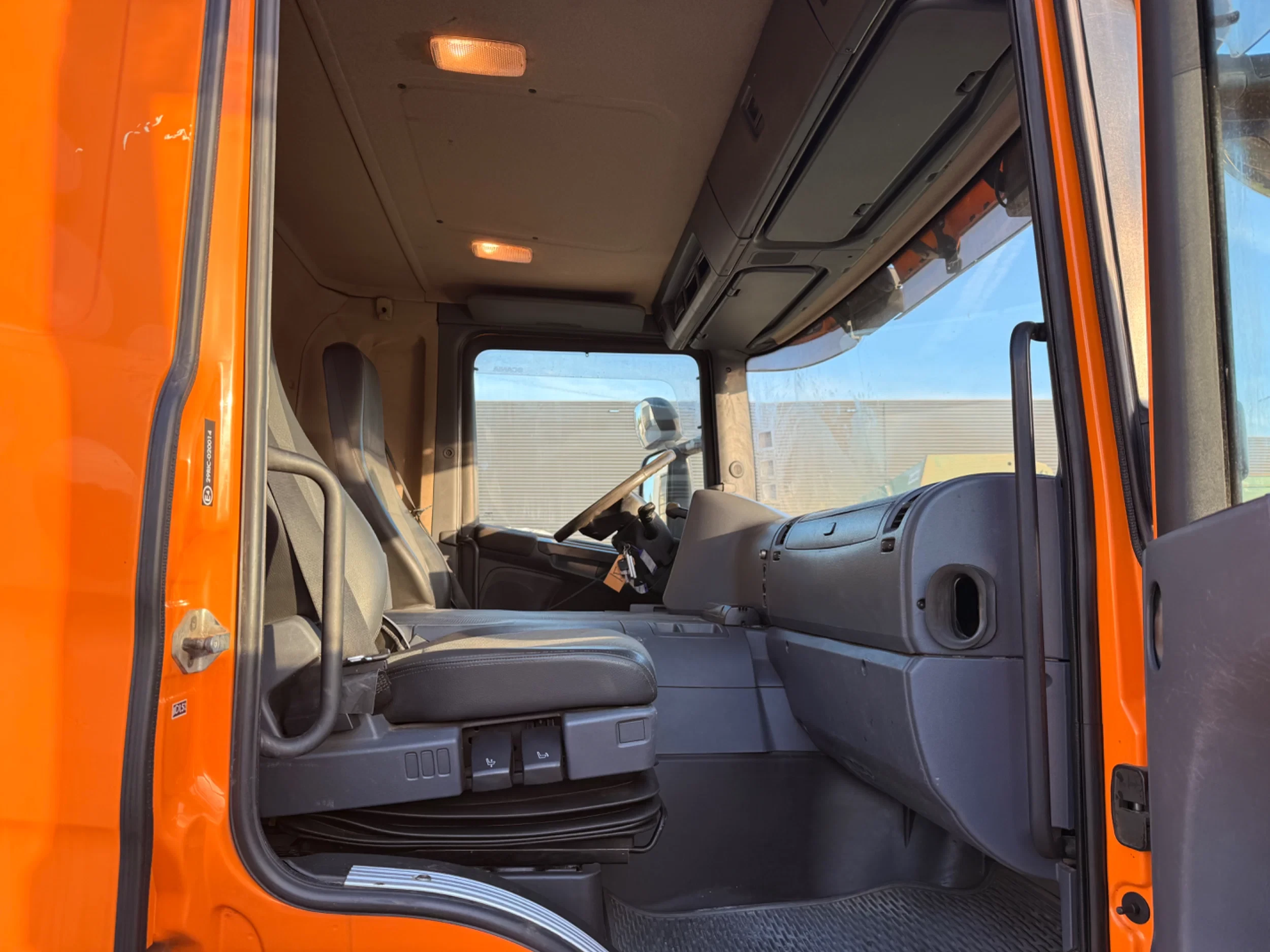 Scania P 2011 - P400 6x4 / Kipper / Retarder / Fassi F235AXP.24 / Maar 286432km afbeelding 14