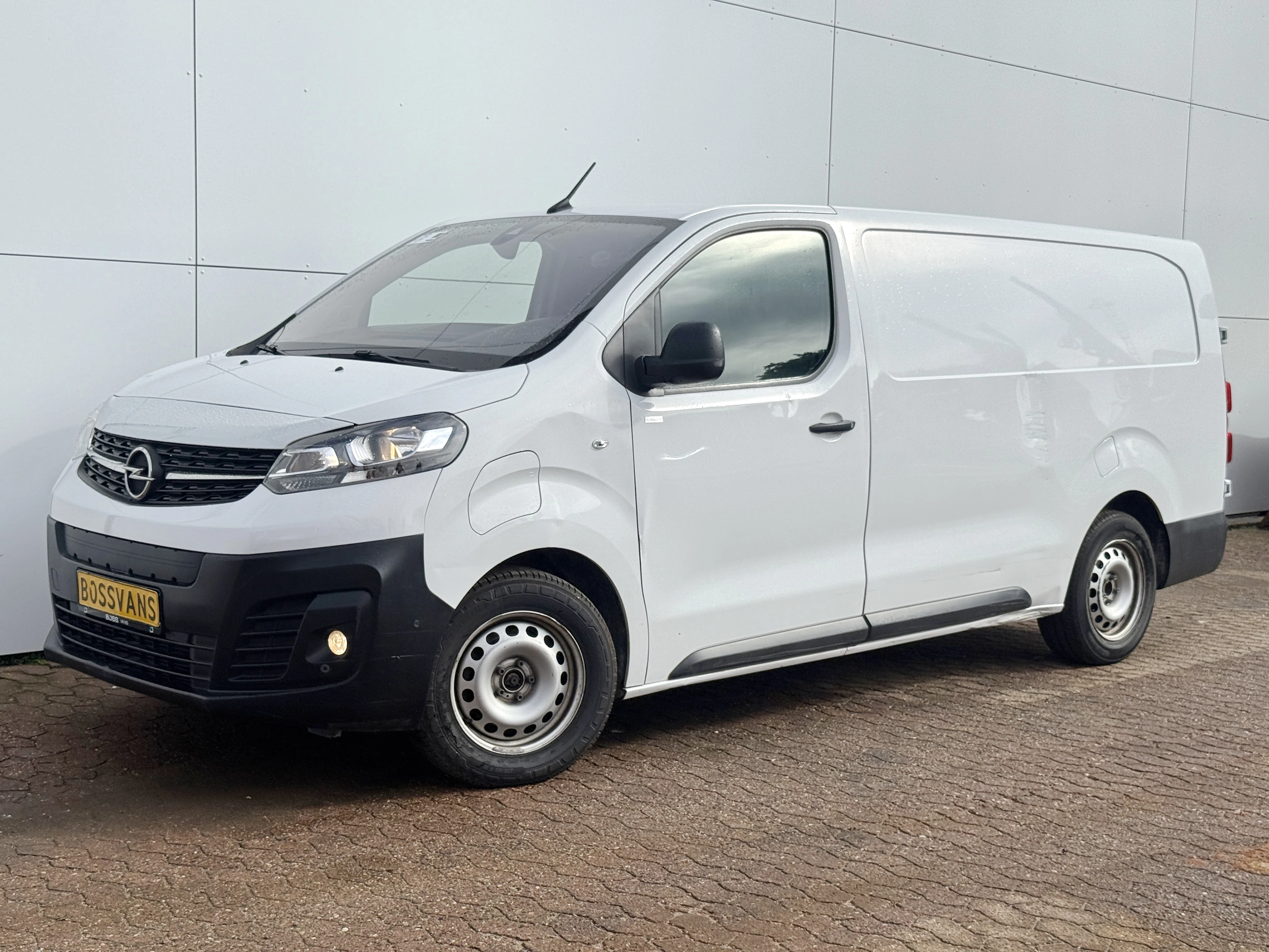 Opel Vivaro-e 2023 - 75kWh 136PK L3H1 Elektrisch 330km WLTP Snelladen Climate Control Cruise Control Carplay Camera Parkeersensoren v+a image 1