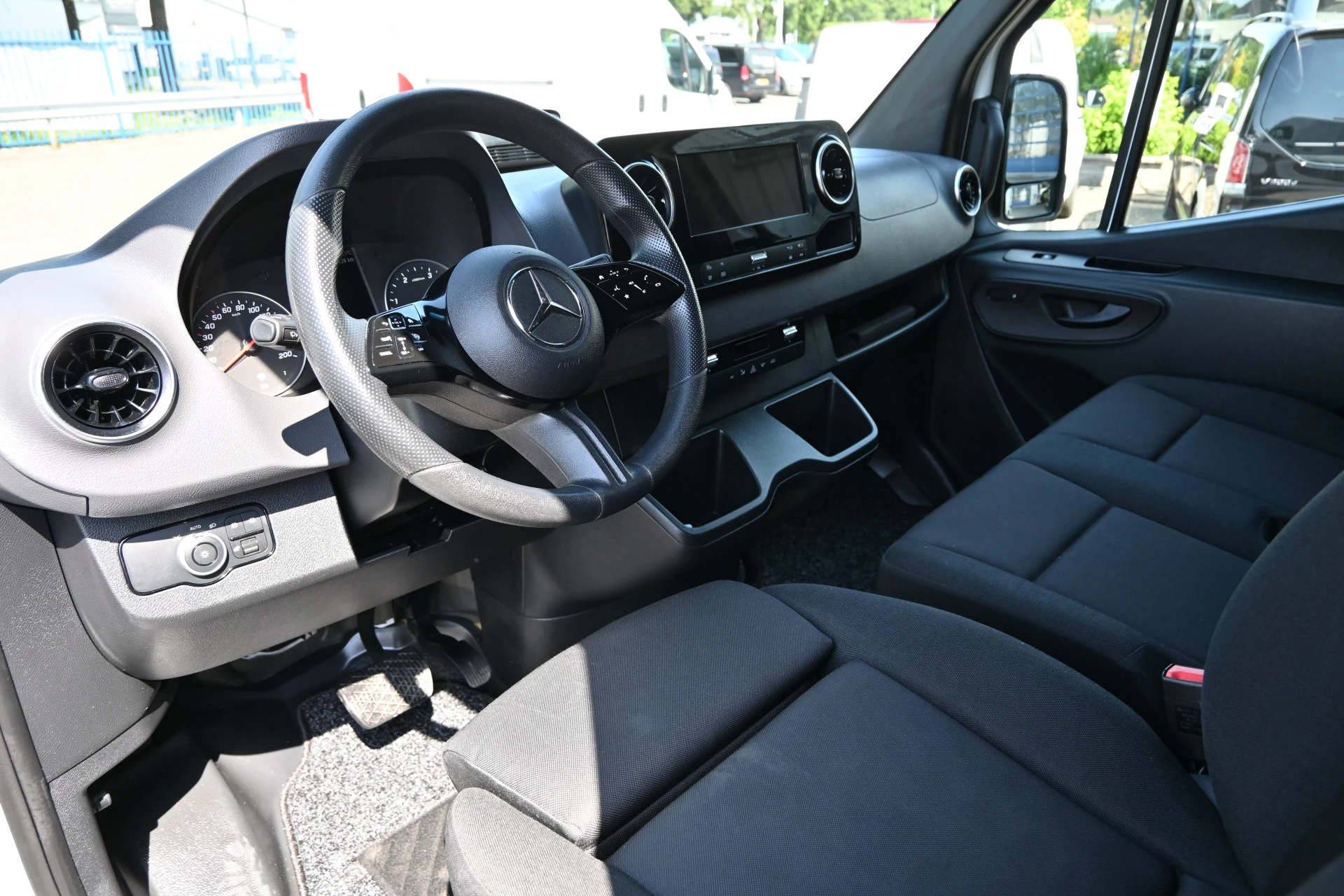 Mercedes-Benz Sprinter 2024 - 317 CDI L2H2 Pro obrázek 4